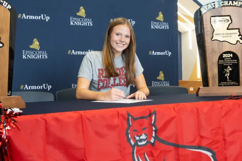 Lauren Bradford to Play Soccer for Rhodes College
