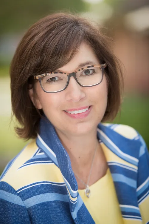 Julie Weaver '83 
