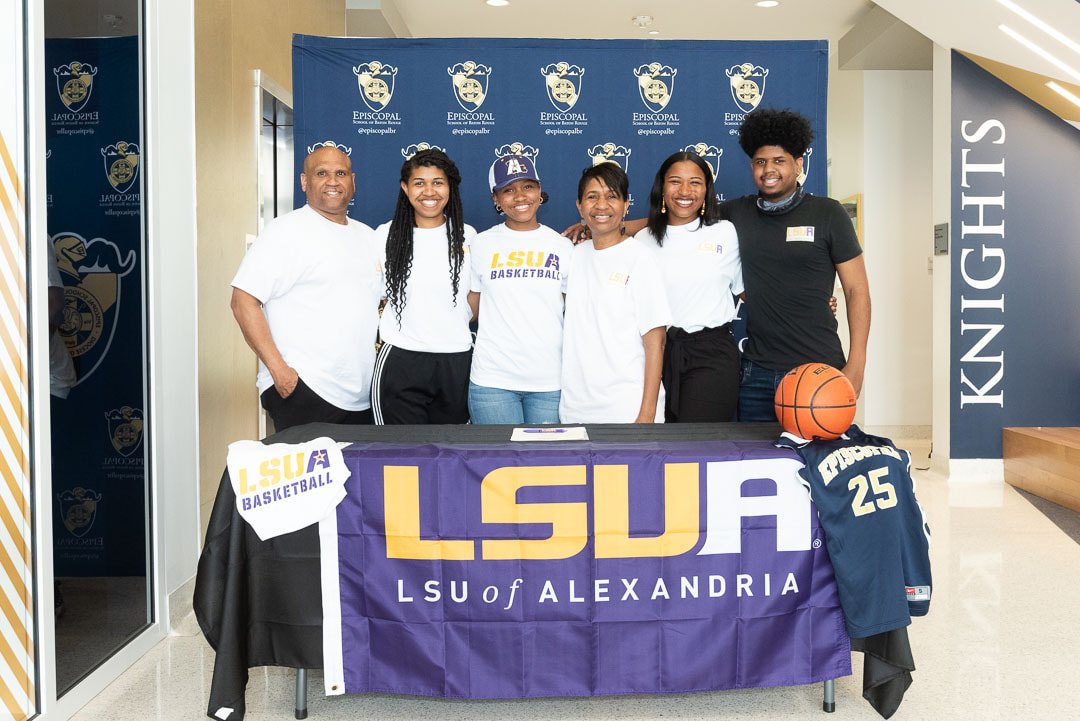  Jewel Jones Signs with LSUA