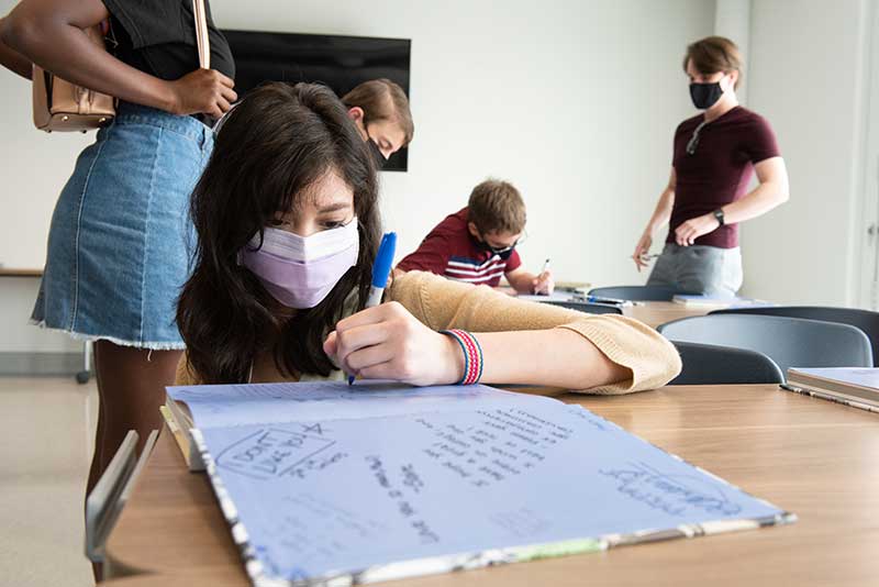 Members of the Class of 2021 Return to Episcopal for Annual Yearbook Signing Celebration