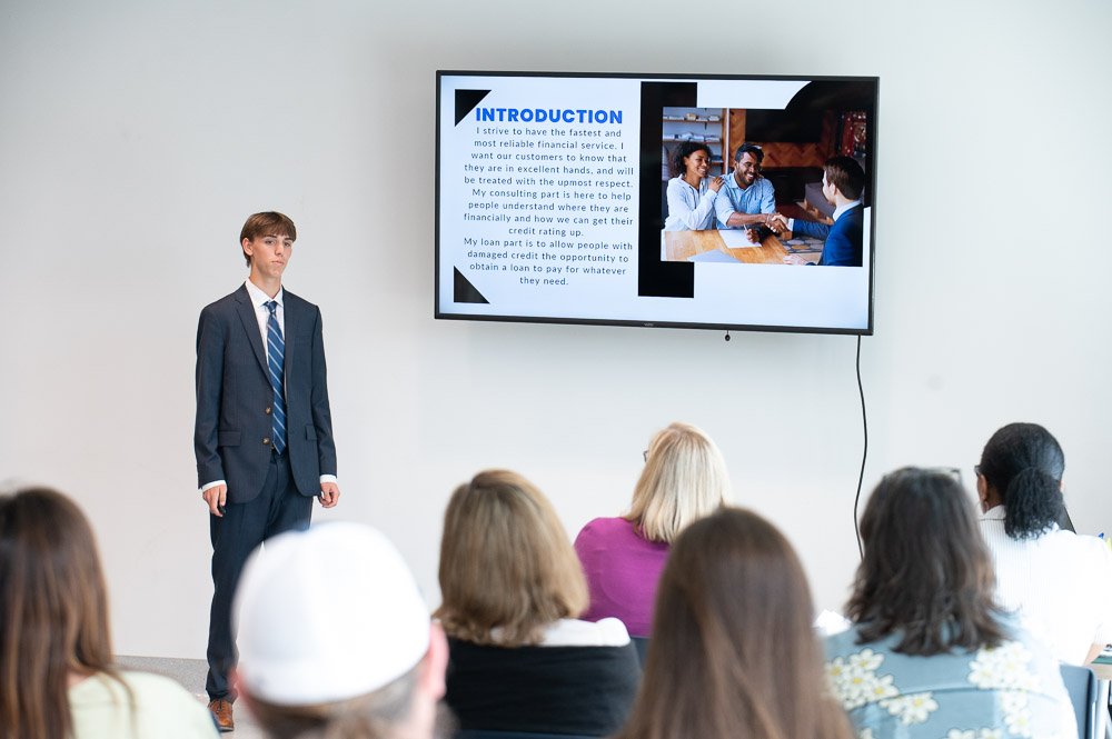 Student pitching business idea