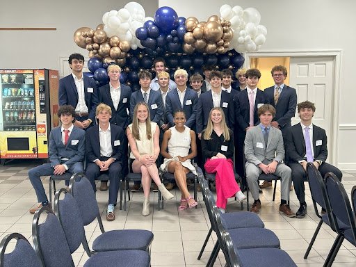 Business students at pitch contest