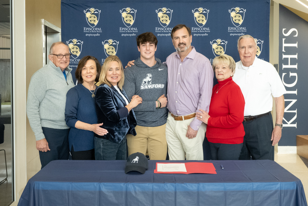 D'Armond family celebrating signing day