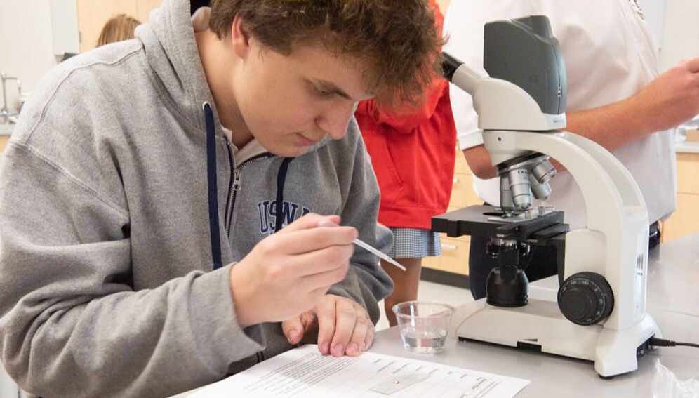 Student participates in STEM learning.